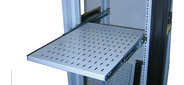 Полка перфорированная выдвижная с телескопическими направляющими, глубина 580мм