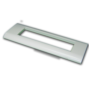 Пластиковая накладка на цоколь,  135x45,  белая